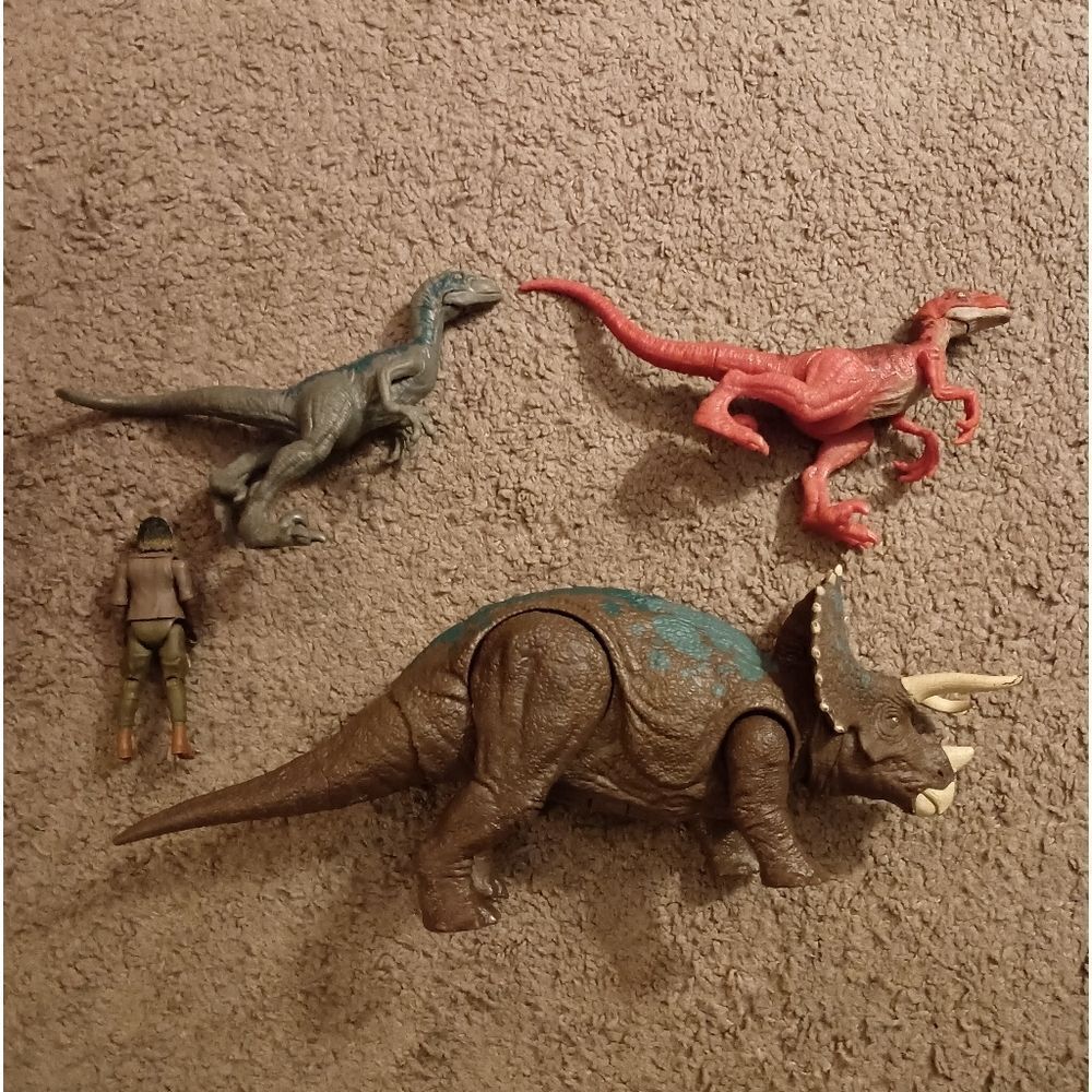 Jurassic World Dino Action Figure Toy Lot PRE-OWNED - Picture 6 of 6